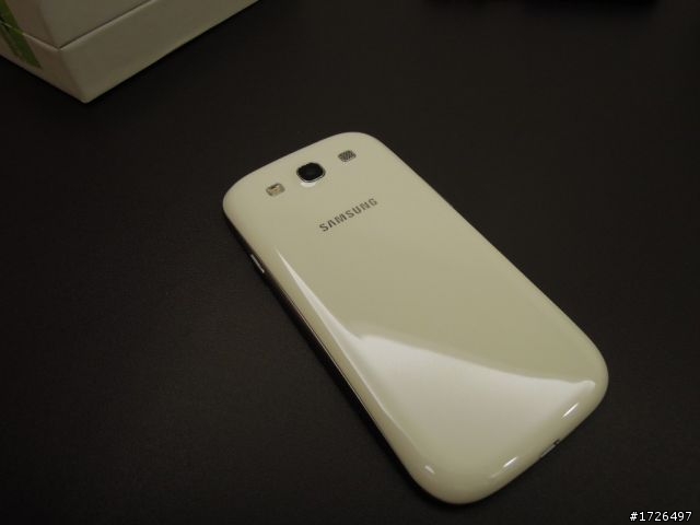 [開箱]「Samsung Galaxy SIII白得更有魅力!」+「藍白同堂相見歡」