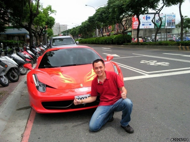 第一次跟458Italia合照(好興奮!!!)