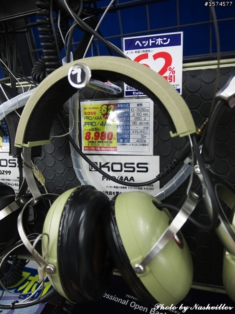 [純分享] 大阪難波 Bic Camera，試聽機摸到爽...