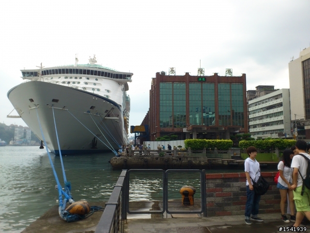 海洋航行者號抵達基隆港
