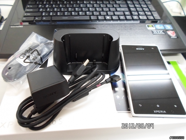 [開箱]找了一個晚上 ACRO S 白色 GET!!