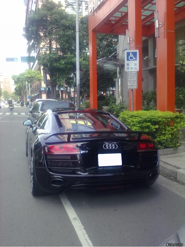 前陣子去捐血看到的黑色阿爸