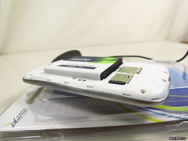 SAMSUNG S3 I9300 忍不住了! 無線充電!! 同廠加映 犧牲打4500mah超大容量電池