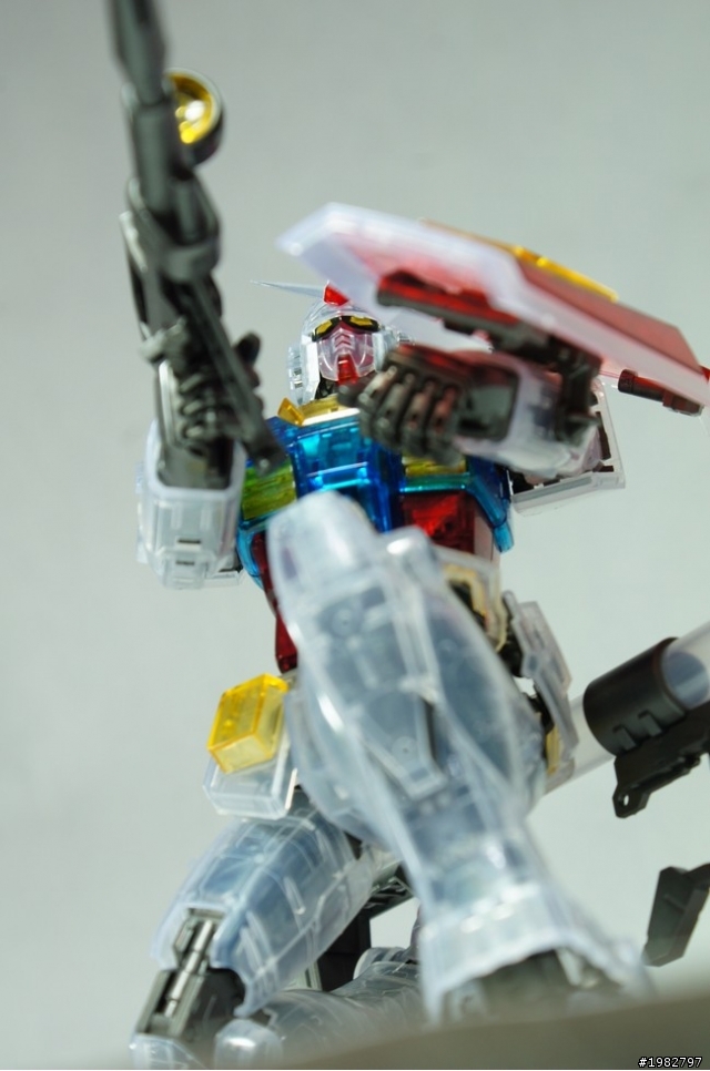 [分享] MG RX-78-2 Ver2.0 EXPO透明版