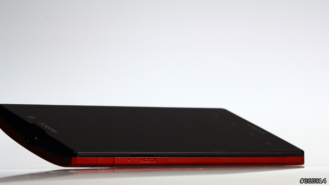 [分享] 拍了紅色Xperia Ion，如果想當桌布可以自行取用囉～