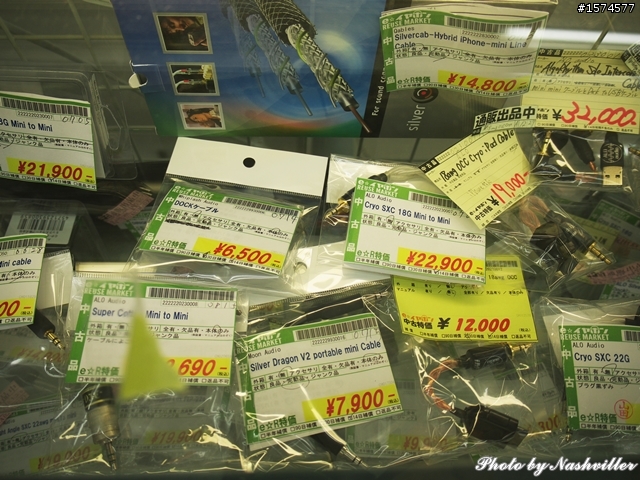 二手耳機店 - eイヤホン，大阪日本橋本店 (很多照片)