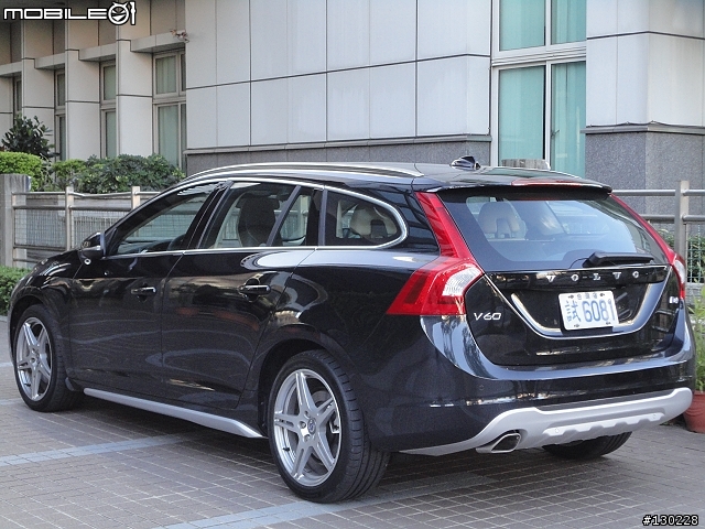 這是V60 2013年式嗎....