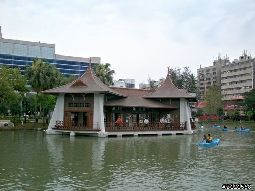自地自建出租學生套房規劃(台中市北區)有甚麼需求?建議如果規劃?營造一坪約多少(一般建材)?建築師費用如何收費
