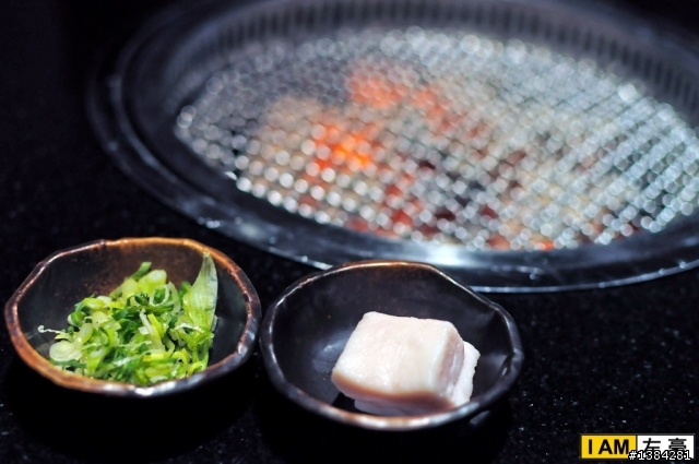 [食記] 高雄。碳佐麻里 精品燒肉 (高美旗艦店) 圖多多~