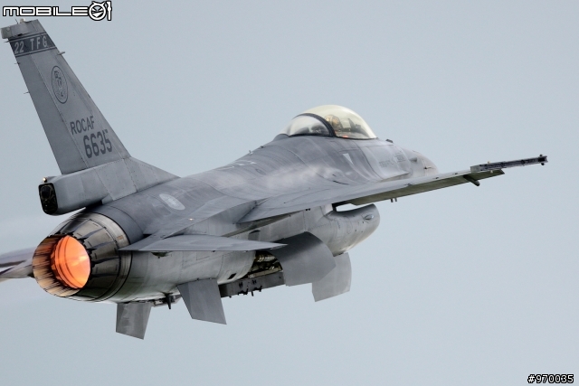 08/11嘉義空軍基地開放，一起來ROCK吧！