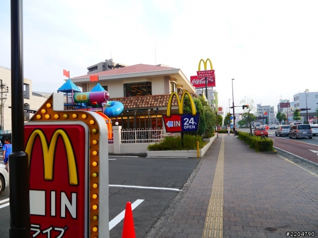 為什麼日本都市到鄉村都有寬敞暢通的人行道?