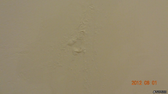 哀 前段時間是發現滲水  但是今天變成滴水了