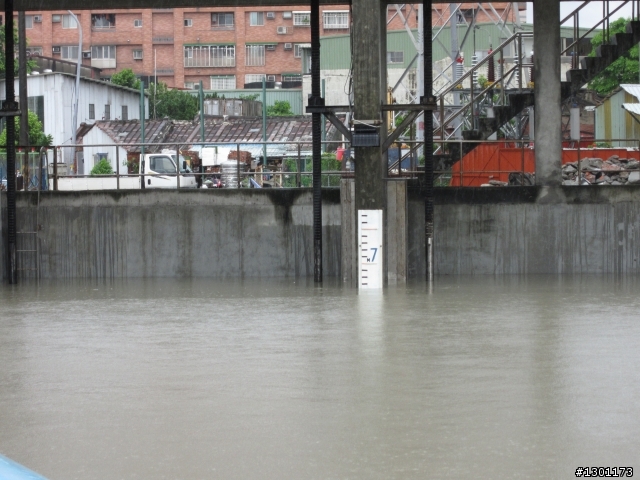 新北市新莊區~颱風報導!