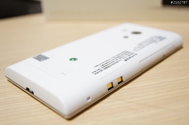 防水手機SONY XPERIA acro S 簡單且不專業的開箱