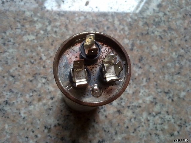 請問 這顆冷氣電容器~