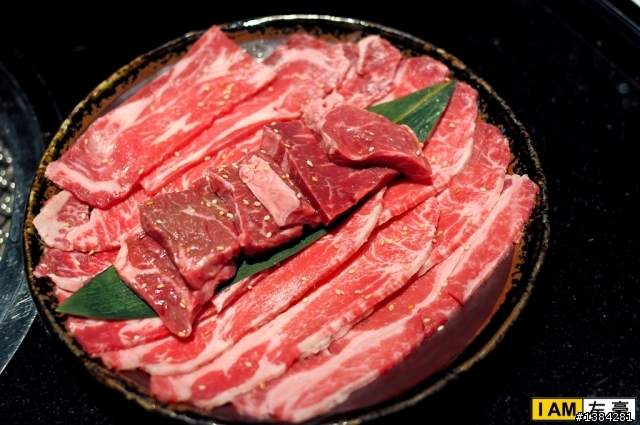 [食記] 高雄。碳佐麻里 精品燒肉 (高美旗艦店) 圖多多~