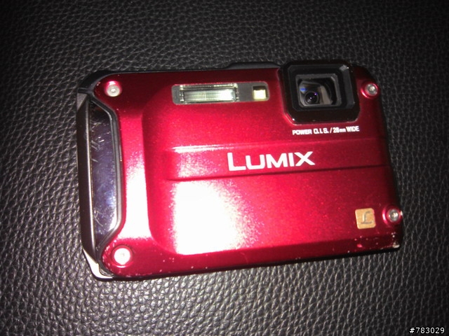 [分享]我的防水相機小紅Panasonic TS3進水往生了