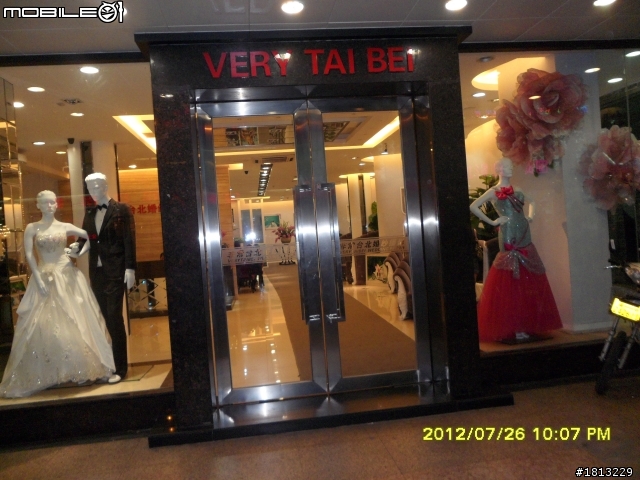 可以拿自已的相機給婚紗公司拍照嗎?看他拿300D實在不忍......