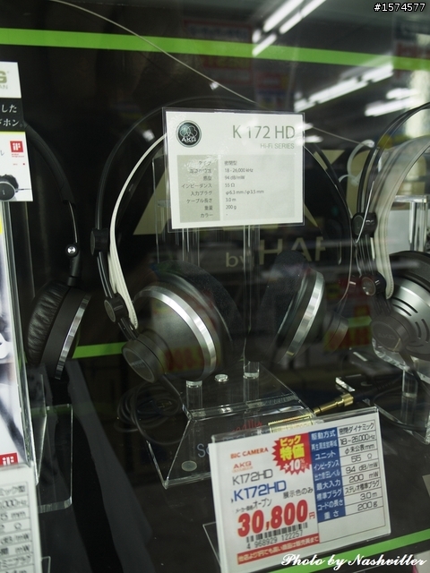 [純分享] 大阪難波 Bic Camera，試聽機摸到爽...