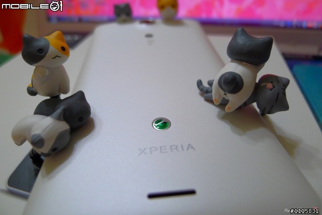 [相機室內外試拍] XPERIA TX開箱、Niconico貓耳塞拆封文、Ferrari 交接功成身退..感謝你!