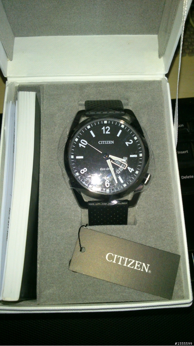 [分享] 新款CITIZEN Eco-Drive 星辰 光動能 AW0015-08E IP黑水晶玻璃皮帶腕錶 純圖開箱