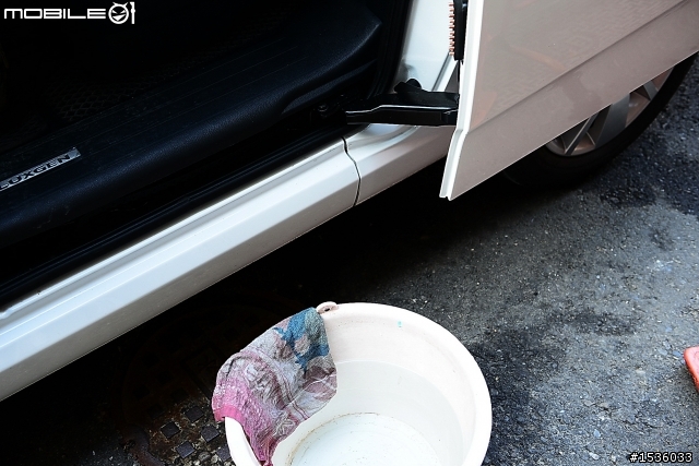 白色車萬歲：只是需要常洗車，感覺很累！