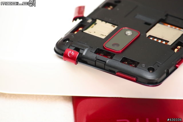 [開箱] HTC J 紅的明顯!