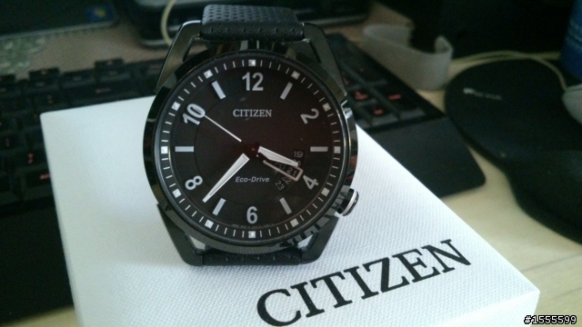 [分享] 新款CITIZEN Eco-Drive 星辰 光動能 AW0015-08E IP黑水晶玻璃皮帶腕錶 純圖開箱