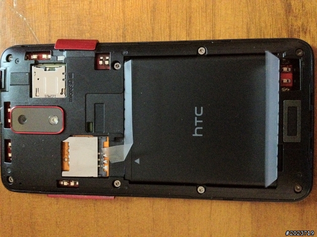 來了來了！！熱熱的HTC J 開箱文！！