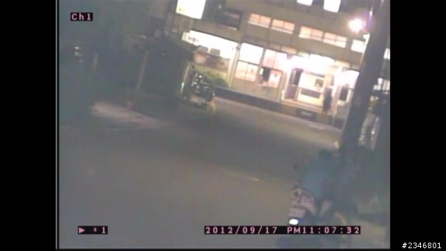 懇求大家協同協尋及找抱走狗狗的人~~~