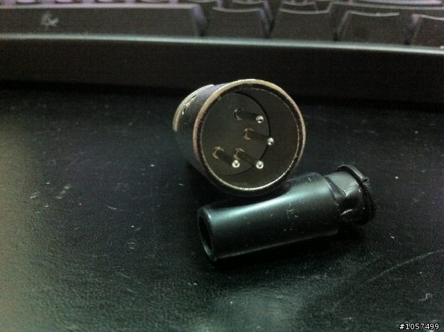 [求救]4P XLR接頭如何拔出(已找到解答)