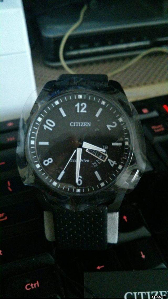 [分享] 新款CITIZEN Eco-Drive 星辰 光動能 AW0015-08E IP黑水晶玻璃皮帶腕錶 純圖開箱