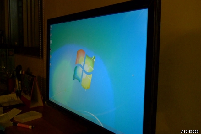 BENQ-GW2450HM螢幕出現的半圓亮區