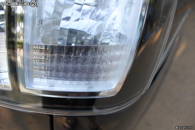 11年式mazda5尾燈起水氣