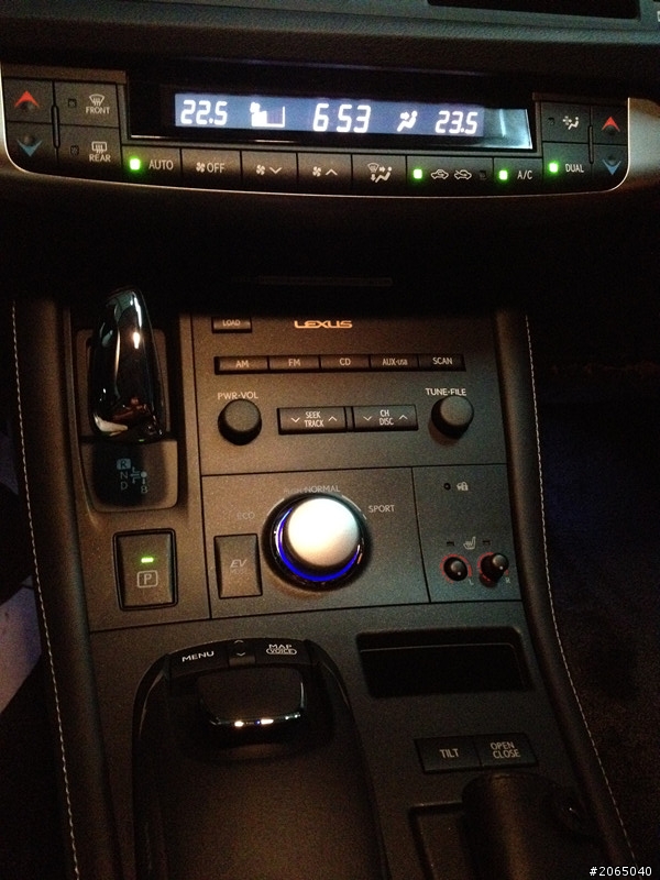 CT200h 交車and隔熱紙簡單開箱!!