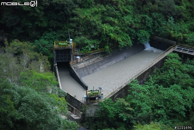 颱風後的巴陵山路