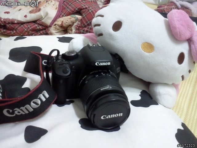 今天才剛拿到的 550D >__