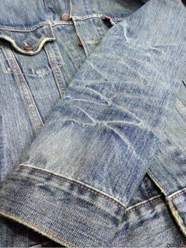 【開箱.實穿】LEVIS 刷白牛仔外套 .