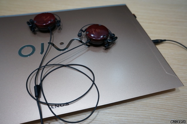 [開箱] 金色燦爛 ─ 橫跨太平洋的藝術極致 VAIO Z13 (美版)