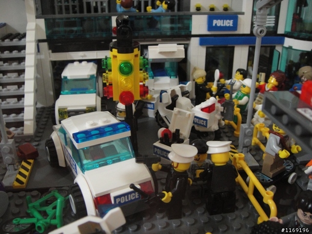 [分享] 床頭櫃上的LEGO~並請各位指點