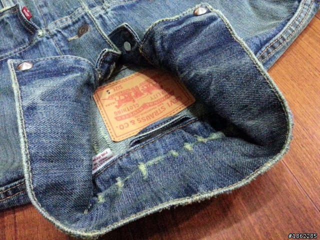 【開箱.實穿】LEVIS 刷白牛仔外套 .