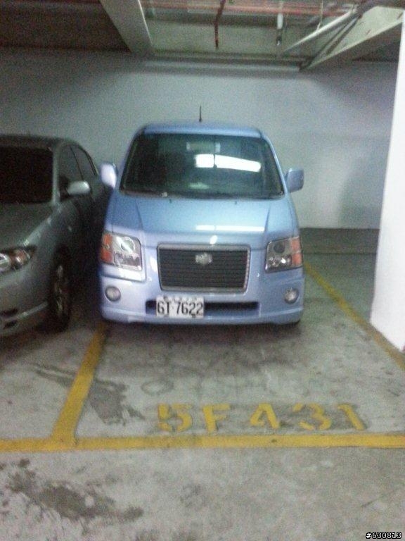 大哥.....不會停車請不要出來好嗎?這樣人家要怎麼上車~~~