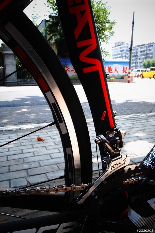 大陸品牌 TRIACE 車隊版碳纖公路車