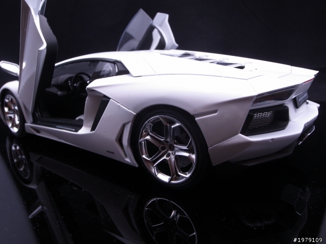 Lamborghini Aventador LP 700-4