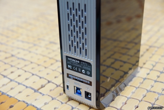 [簡單開箱] 日立4TB TOURO DESK PRO USB3.0外接硬碟