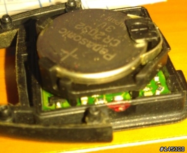 如何更換 01astra G 遙控電池呢?