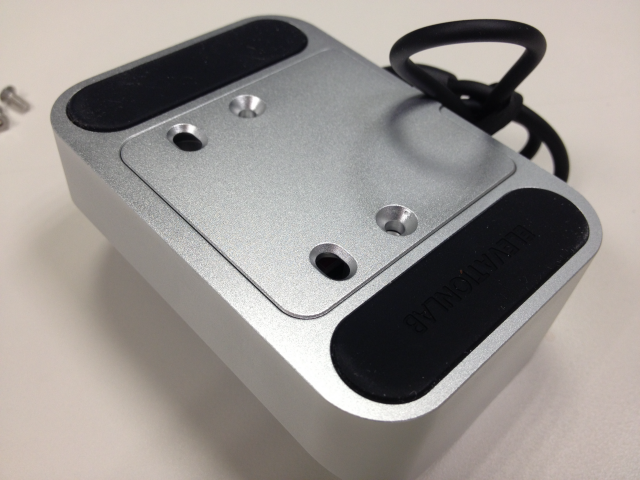 [開箱]ELEVATIONLAB iPhone Dock:一體成形全鋁的iPhone底座