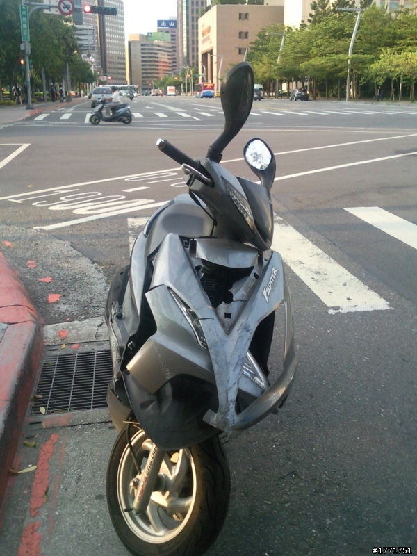 機車車禍了...請問這樣子還要修嗎？