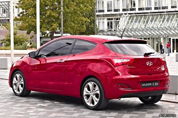 Hyundai i30 三門版！流體雕塑上身！