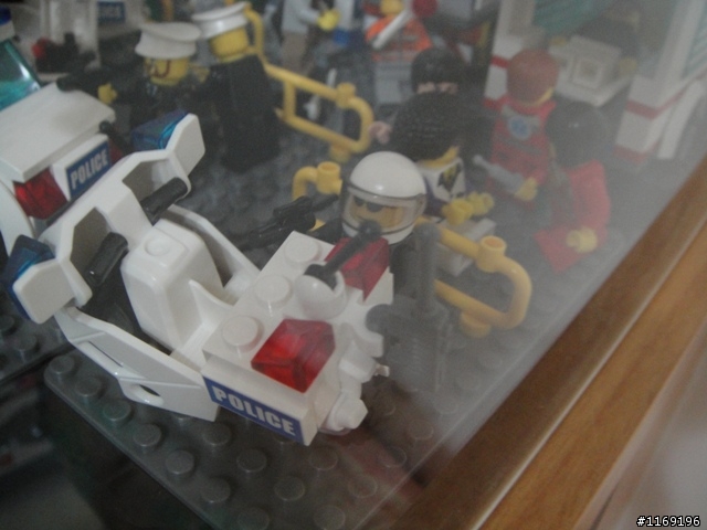 [分享] 床頭櫃上的LEGO~並請各位指點